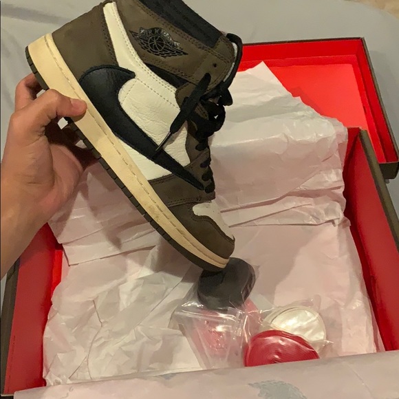 Travis Scott Retro 1s - Picture 6 of 8
